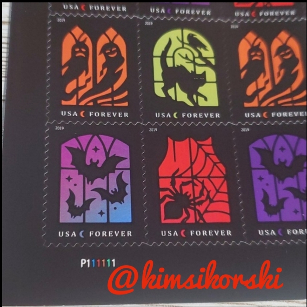 100 Spooky Silhouettes 2019 Forever Postage Stamps USPS Holo‎ Foil Halloween - Picture 5 of 8